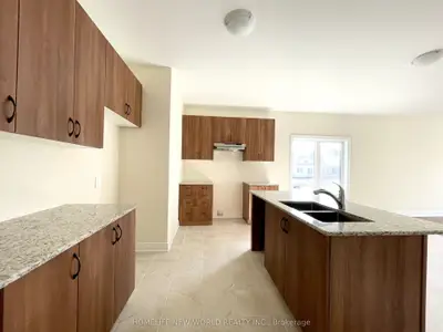 15 Schortinghuis Street, Georgina, On L0e 1r0