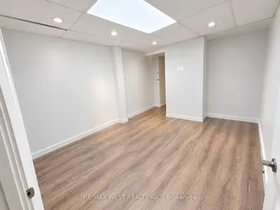 1102 Centre Street 1b - Rm 2, Vaughan, On L4j 3m8