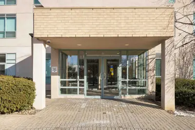 51 Baffin Court 420, Richmond Hill, On L4b 4p6