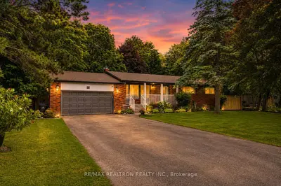 15 Park Road, Bradford West Gwillimbury, On L0g 1b0