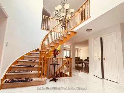 3 Elmsley Drive, Richmond Hill, On L4c 8n1