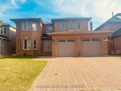 3 Elmsley Drive, Richmond Hill, On L4c 8n1