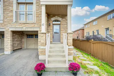 17 Etherington Way, Markham, On L6c 0x4
