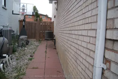 53 Lamar Street, Vaughan, On L6a 1a7