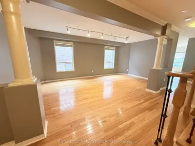 8 Maffey Crescent, Richmond Hill, On L4s 0a8