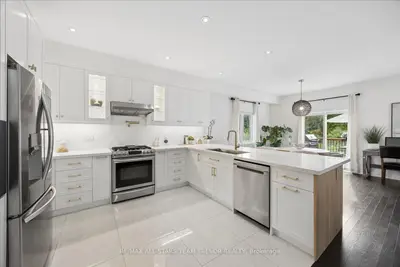 24 Scotia Road, Georgina, On L0e 1r0