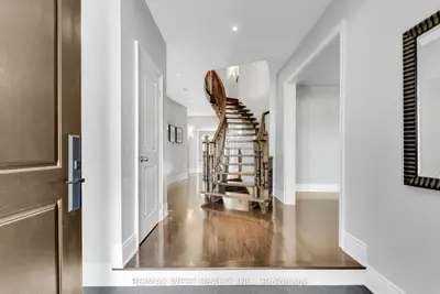 8 Chapel Gully Trail, King, On L7b 0a1