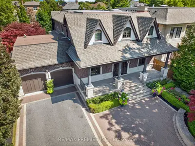 243 Rumble Avenue, Richmond Hill, On L4c 4g5