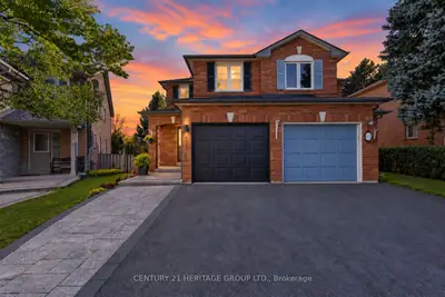 671 Walpole Crescent, Newmarket, On L3x 2b2