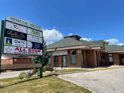 204 Simcoe Avenue 3, Georgina, On L4p 3s6