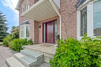 2 Kirkland Court, Richmond Hill, On L4c 9j1