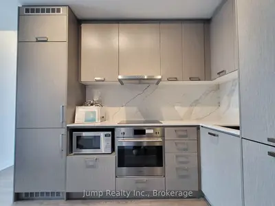 10 Honeycrisp Crescent 716, Vaughan, On L4k 0m7