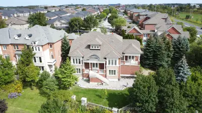 111 Zokol Drive, Aurora, On L4g 0b9