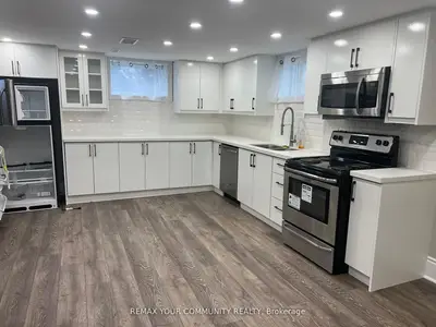 23 Irwin Avenue, Aurora, On L4g 3g1