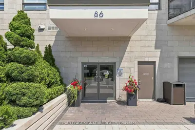 86 Woodbridge Avenue 233, Vaughan, On L4l 0e4