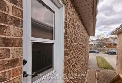 6 Newlands Avenue Lower, Georgina, On L4p 3t3