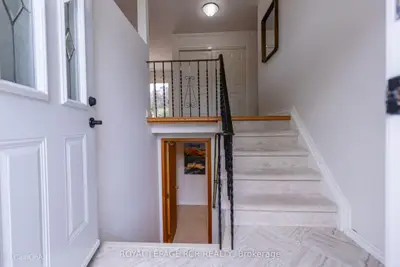 364 Dixon Boulevard, Newmarket, On L3y 5c4