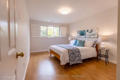 364 Dixon Boulevard, Newmarket, On L3y 5c4