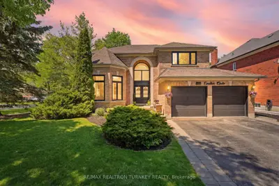 818 Exceller Circle, Newmarket, On L3x 1p6