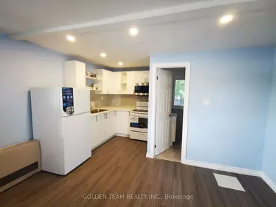 424 The Queensway S, Georgina, On L4p 2e1