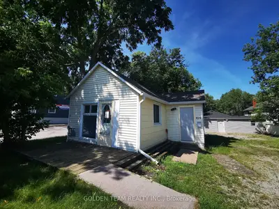 424 The Queensway S, Georgina, On L4p 2e1