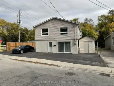 161 Charlotte Street Upper, Newmarket, On L3y 3s7