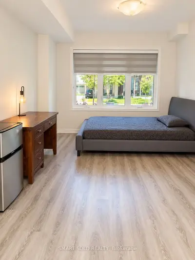 59 Murray Leonard Lane Bedroom, East Gwillimbury, On L9n 0z5