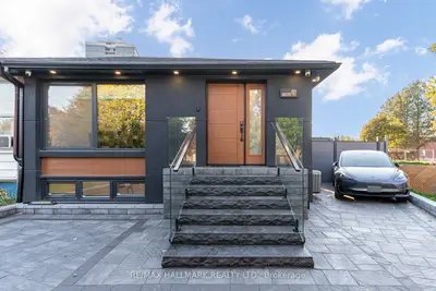 61 Marlin Court, Newmarket, On L3y 2w7