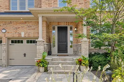 18 Pheasant Drive, Richmond Hill, On L4e 0t5