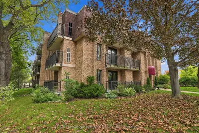 15390 Yonge Street 406, Aurora, On L4g 1n8