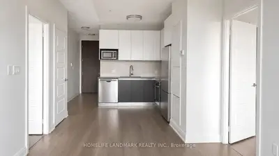 15 Water Walk Drive 819, Markham, On L6g 0g2