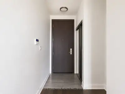 15 Water Walk Drive 819, Markham, On L6g 0g2
