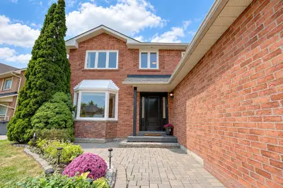 22 West Side Drive, Markham, On L3p 7j4