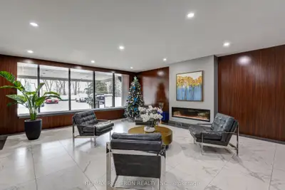 60 Inverlochy Boulevard 709, Markham, On L3t 4t7