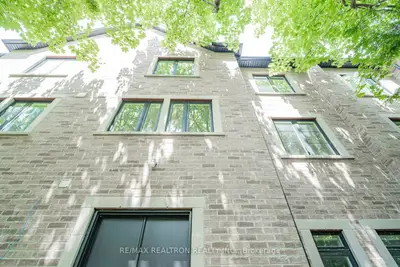 260 Eagle Street 22, Newmarket, On L3y 1k1