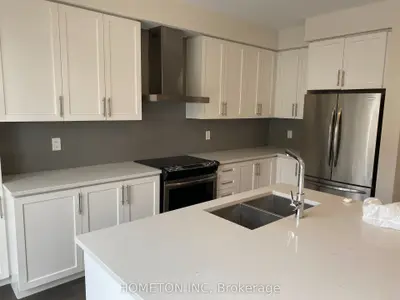 197 Salterton Circle, Vaughan, On L6a 4z1