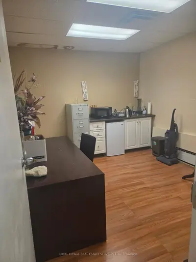 10211 Yonge Street 205, Richmond Hill, On L4c 3b3