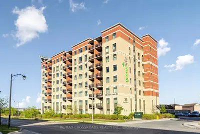 39 New Delhi Drive N 222, Markham, On L3s 0e1