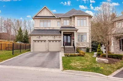 244 Frederick Curran Lane, Newmarket, On L3x 0b9
