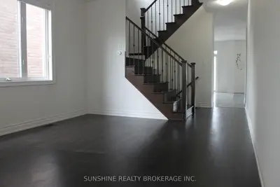 24 Festival Court, East Gwillimbury, On L9n 0n8