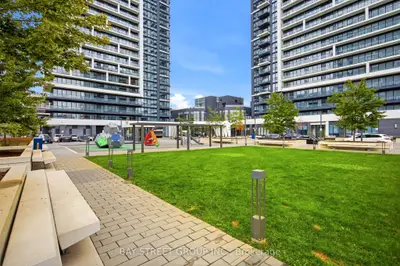 18 Water Walk Drive 706, Markham, On L3r 6l5