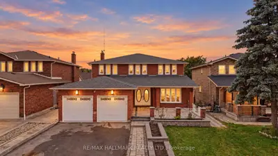 44 Olympia Gate, Vaughan, On L4l 5k3