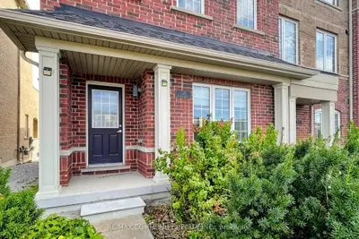 221 Harding Park Street, Newmarket, On L3y 0e3