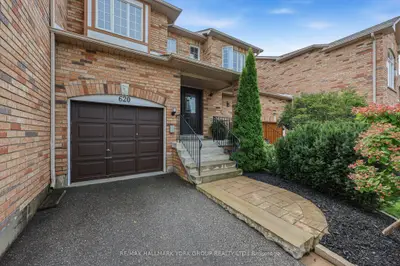 620 Bondi Avenue, Newmarket, On L3y 8s8