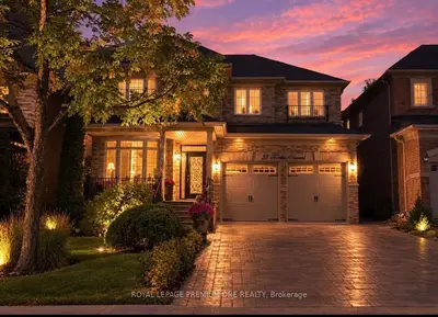 53 Trinita Avenue, Vaughan, On L4h 3j8