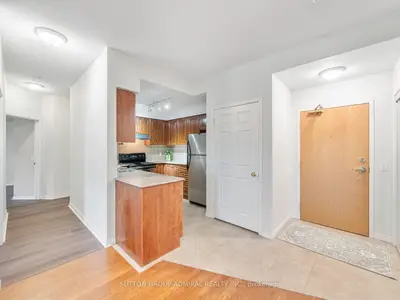 1 Maison Parc Court 215, Vaughan, On L4j 9k1