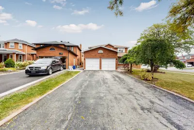 162 Venetian Crescent, Vaughan, On L4l 5g3