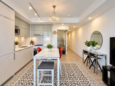 10 Rouge Valley Drive W 1403a, Markham, On L6g 0g9