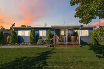 10 Hummingbird Circle, Georgina, On L0e 1r0