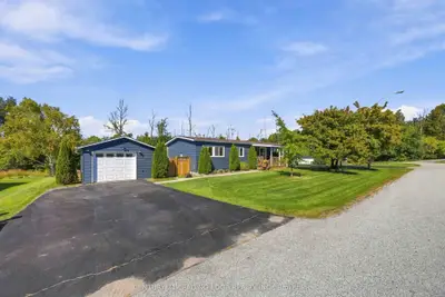 10 Hummingbird Circle, Georgina, On L0e 1r0